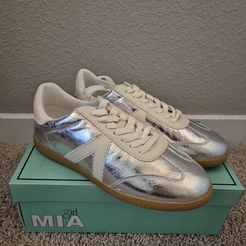 Mia Sneakers White And Silver Womens Size 9M